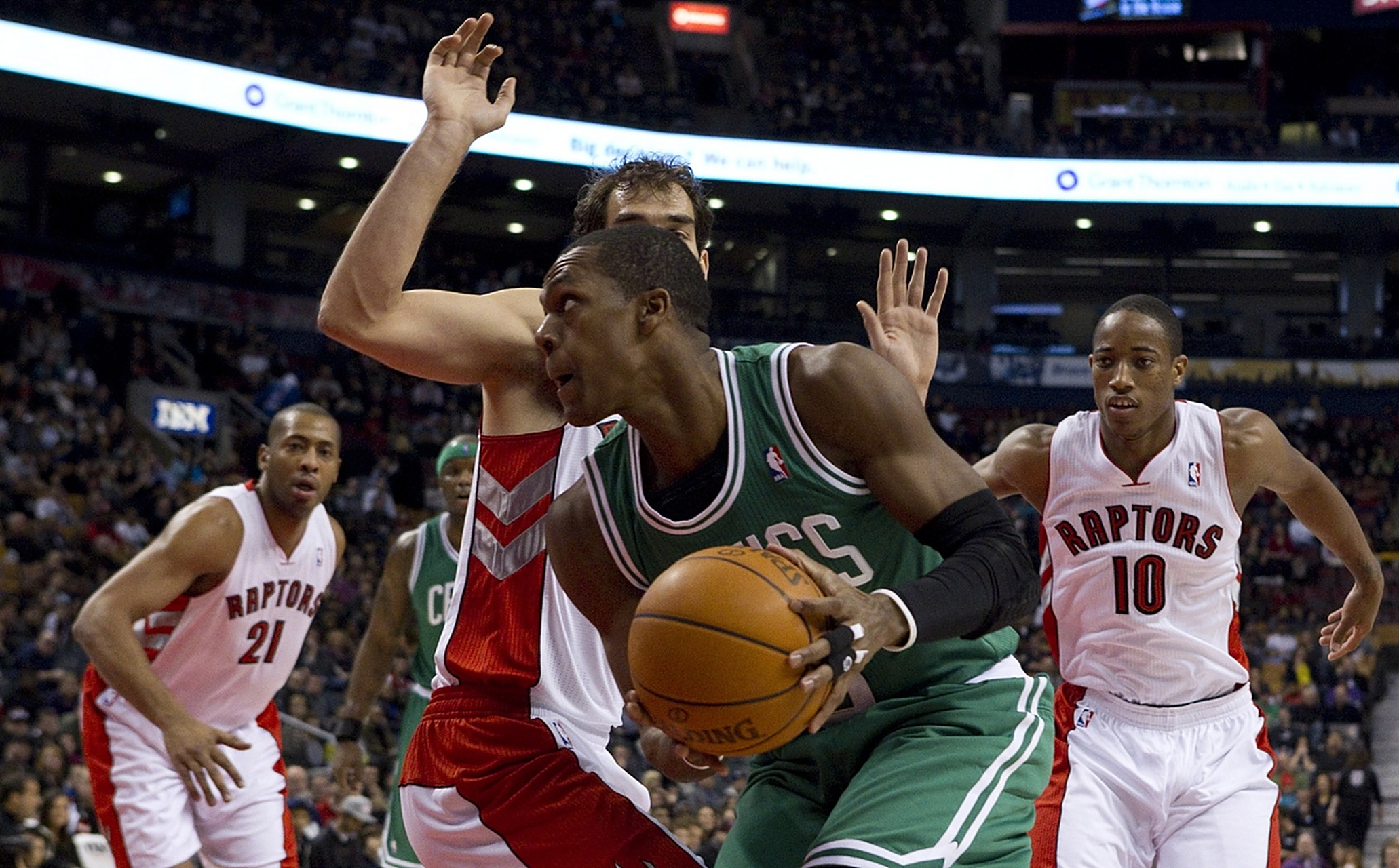 雄鹿客场大胜凯尔特人，延续不败势头