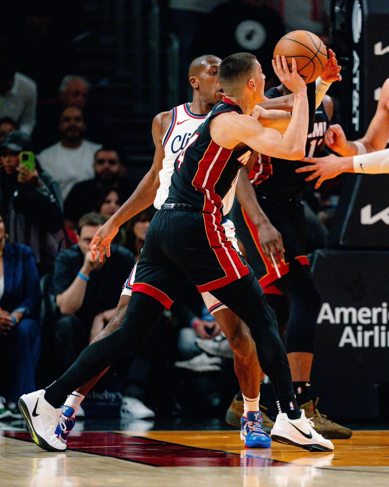 乐鱼体育培训-猛龙客场惨败黄蜂，遭遇两连败