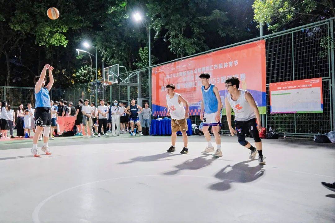 乐鱼体育网站入口-关于顶尖篮球球队殊死搏杀，场上激烈比拼火花四溅的信息