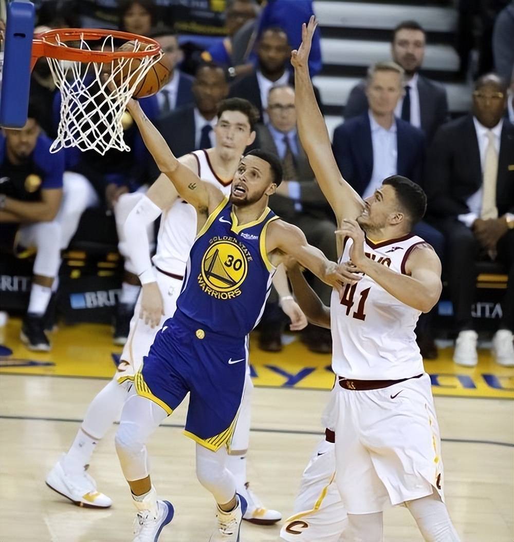 勇士惨败篮网，队员状态低迷的简单介绍