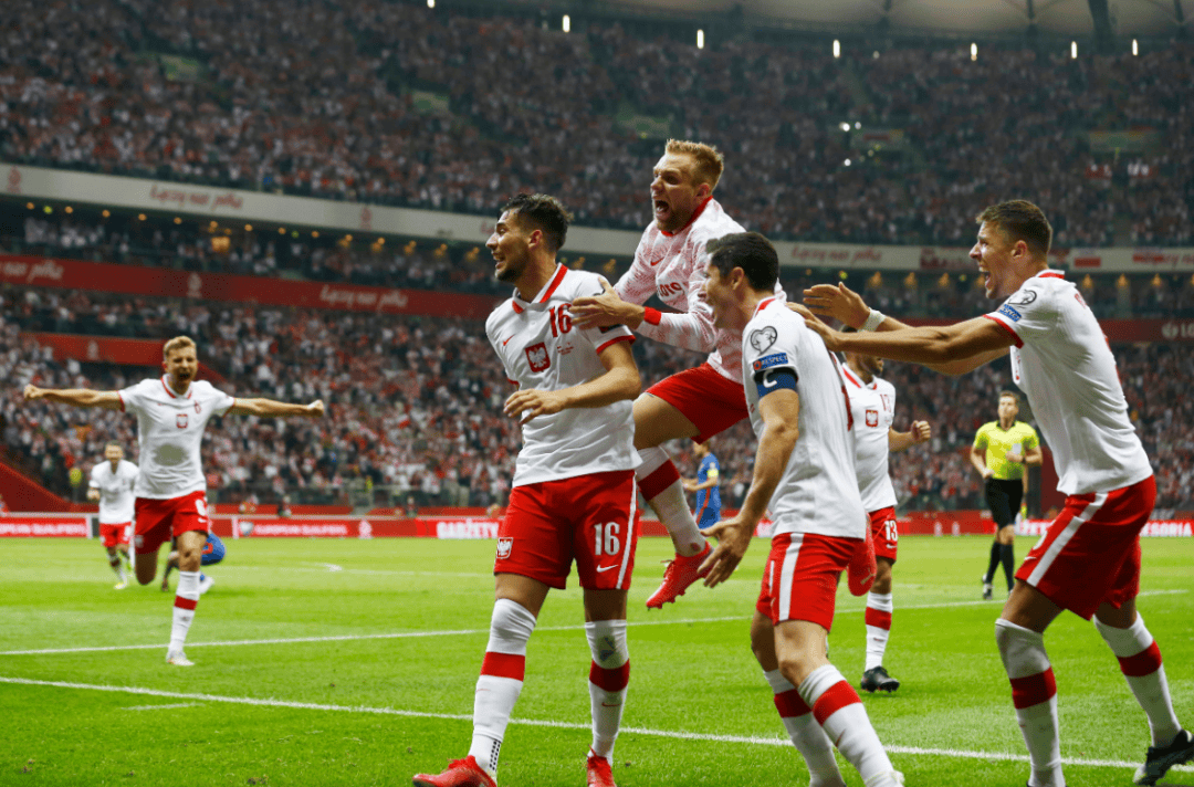 乐鱼体育app下载-波兰队在欧国联比赛中表现出色，晋级四强