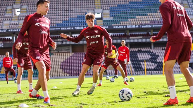 波兰队在欧国联比赛中表现出色，晋级四强