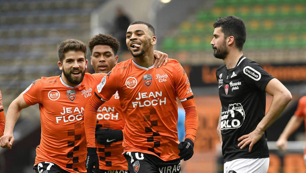 乐鱼体育在线-包含尼姆对阵圣埃蒂安：想要三分的争斗的词条