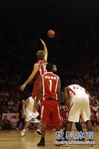 东南亚篮球锦标赛火热进行，强队争夺冠军