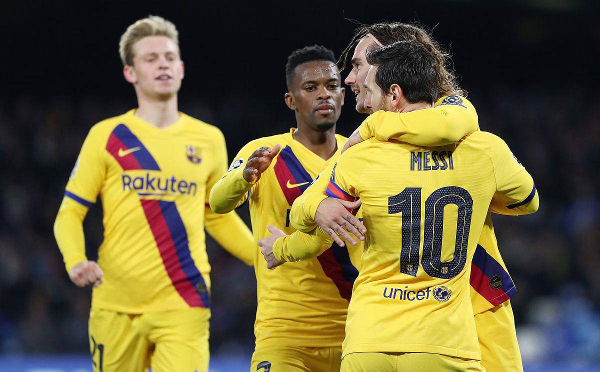 包含那不勒斯战胜热那亚，保持领先优势的词条