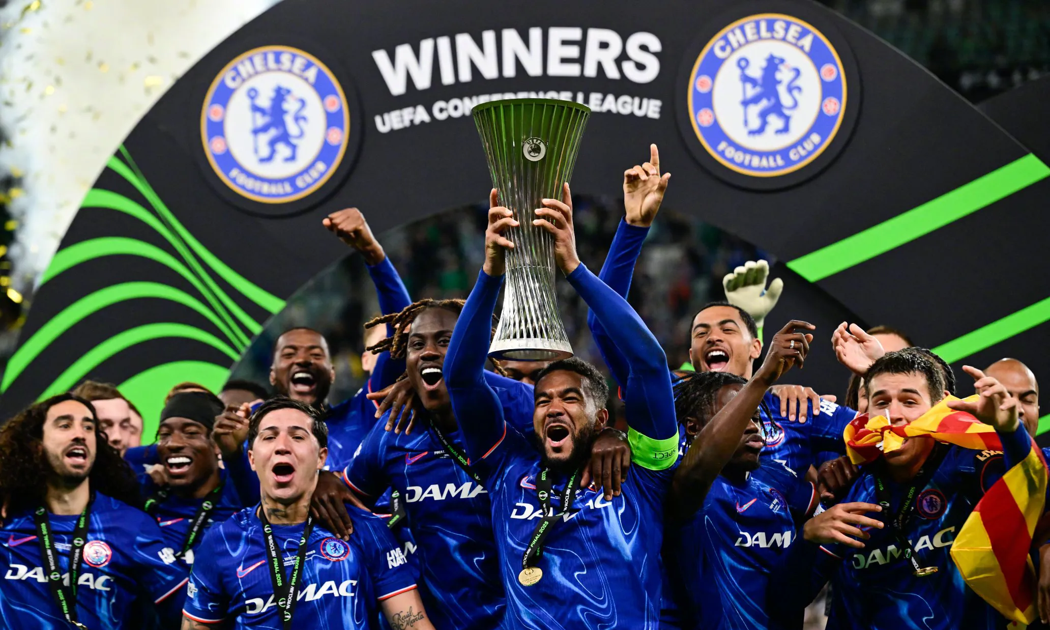 切尔西蓄积力量，欧冠夜色浓郁多彩的简单介绍