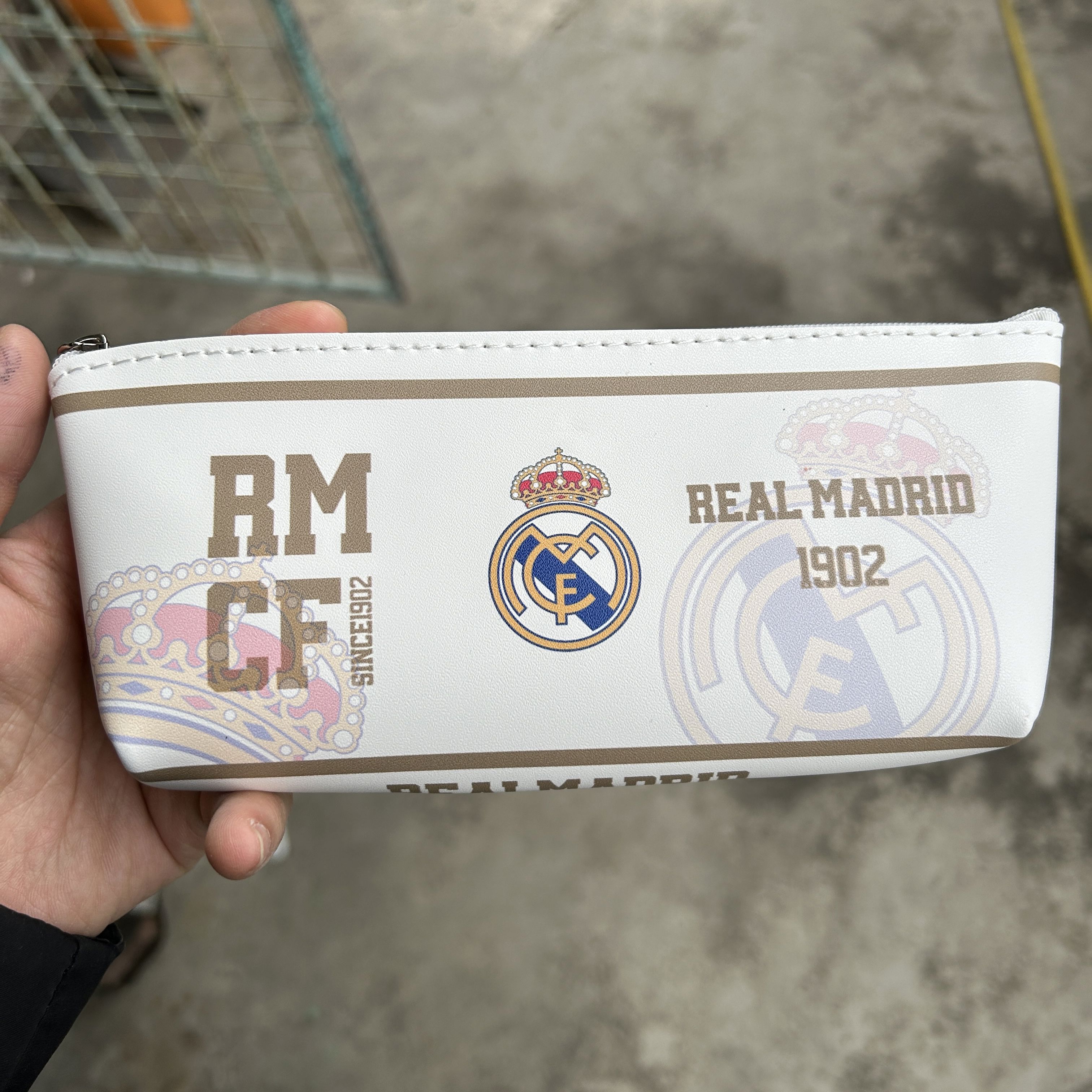 乐鱼体育vip注册-AC米兰引援大手笔，签下英格兰国脚、巴西国脚和阿根廷后卫的简单介绍