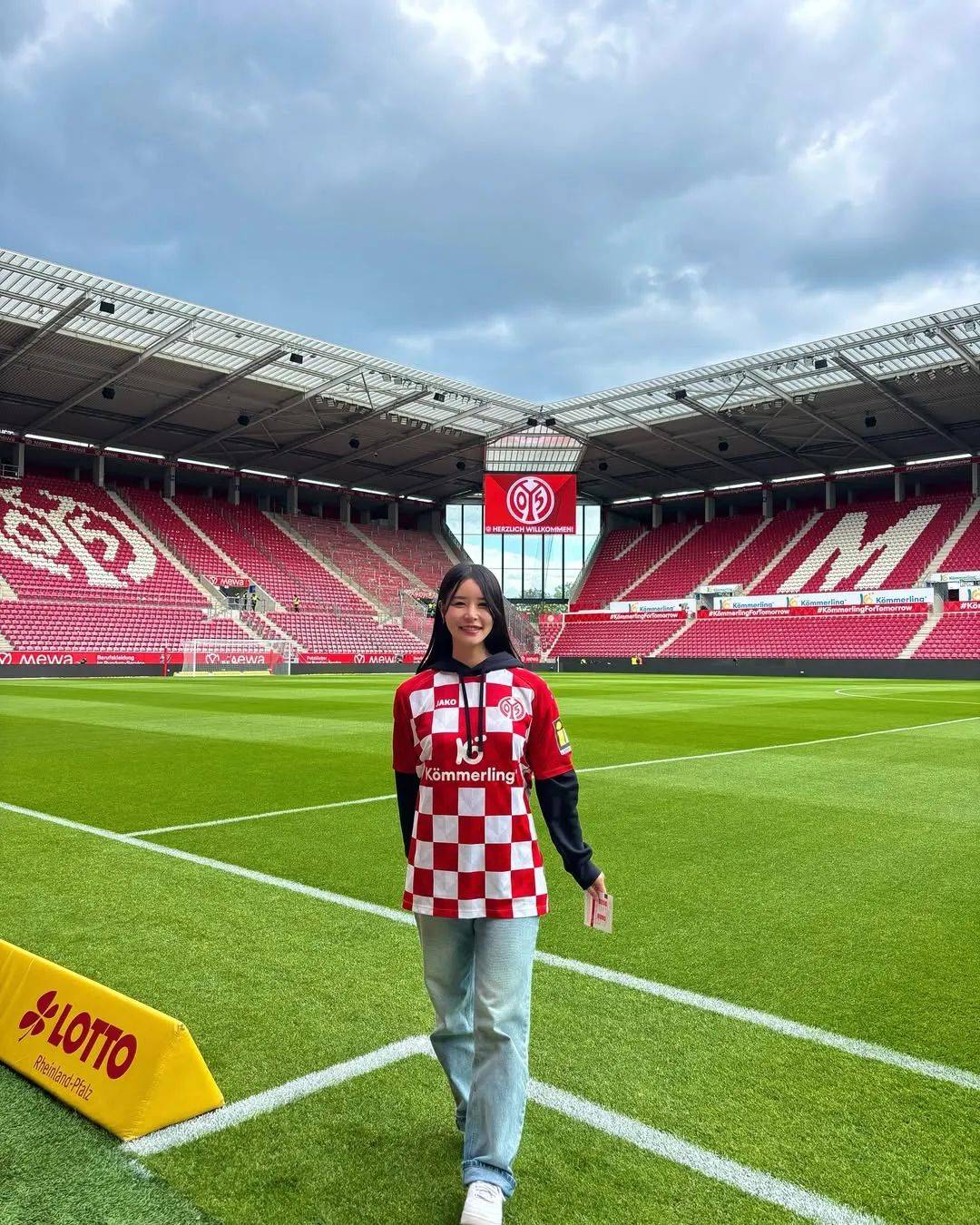 包含美因茨主场战平，难以挣扎逃离降级区的词条