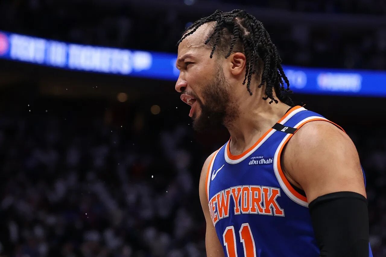 乐鱼体育平台-尼克斯遭遇3连败，球队老将隆多受伤退出比赛