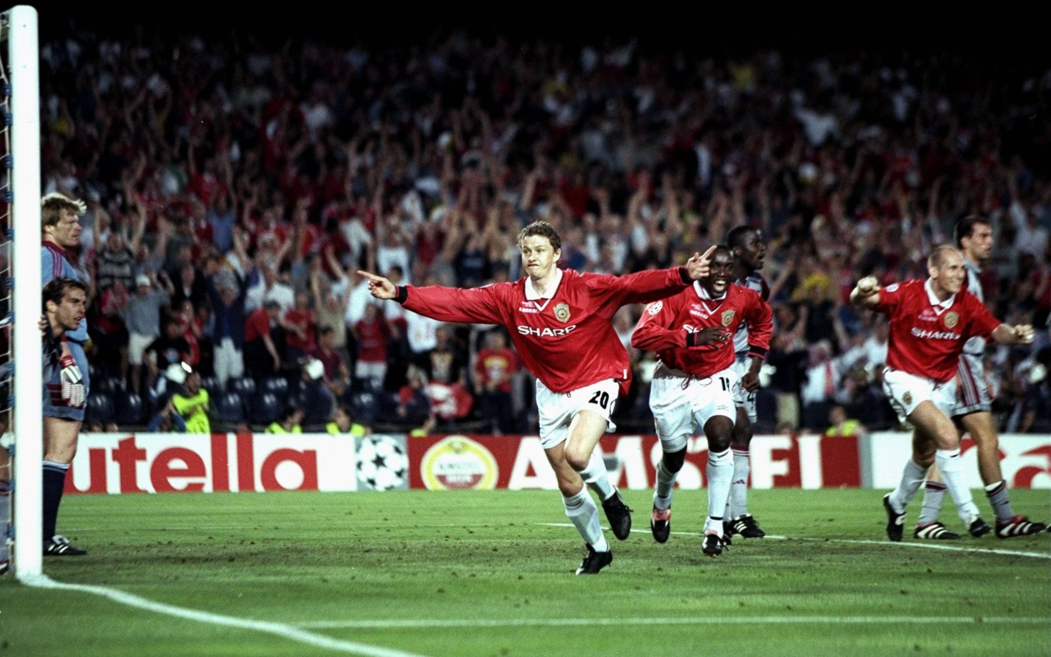 乐鱼体育培训-足球联赛中的巅峰对决让人心潮澎湃